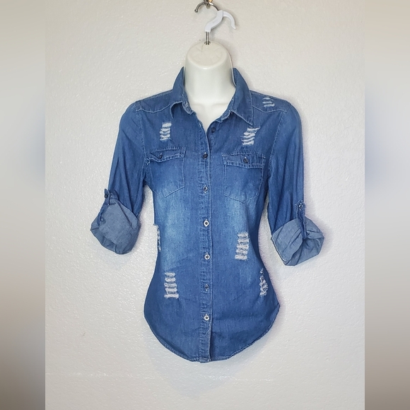 💚5/$25 Chambray  Denim Distressed  Button-Up Shirt Roll Tab Sleeve Size Small - Picture 2 of 7